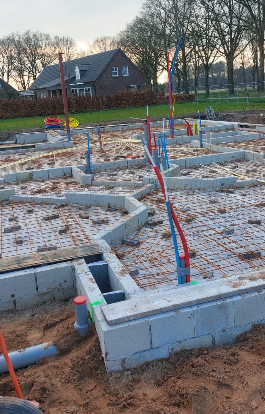 Nieuwbouw leidingwerk in fundering