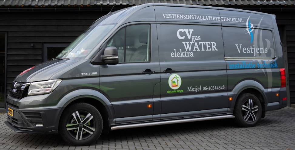 Vestjens bedrijfsbus — CV, water en elektra, altijd onderweg in Peel en Maas